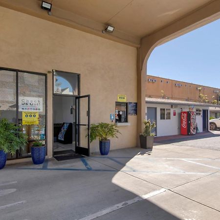Anaheim Discovery Inn And Suites Exterior photo