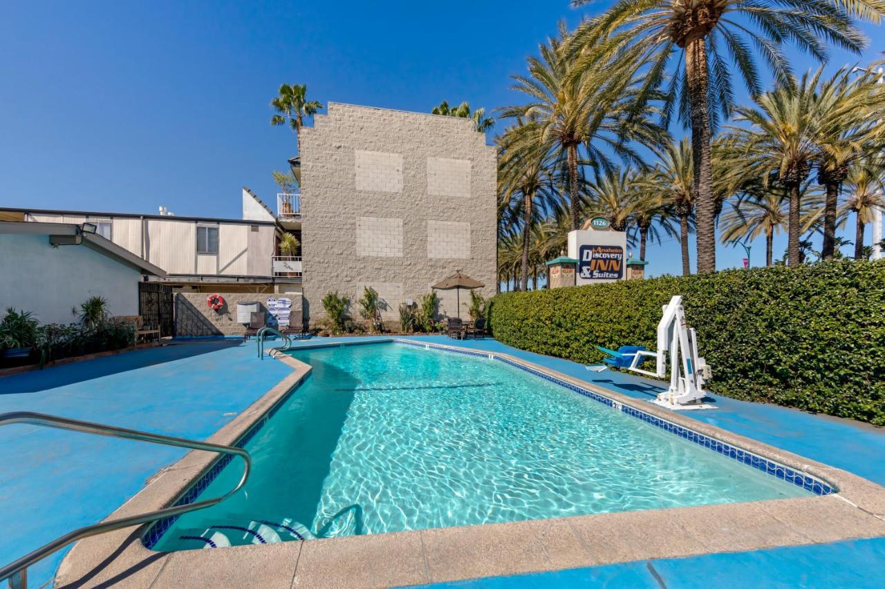 Anaheim Discovery Inn And Suites Exterior photo