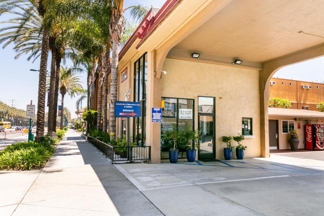 Anaheim Discovery Inn And Suites Exterior photo