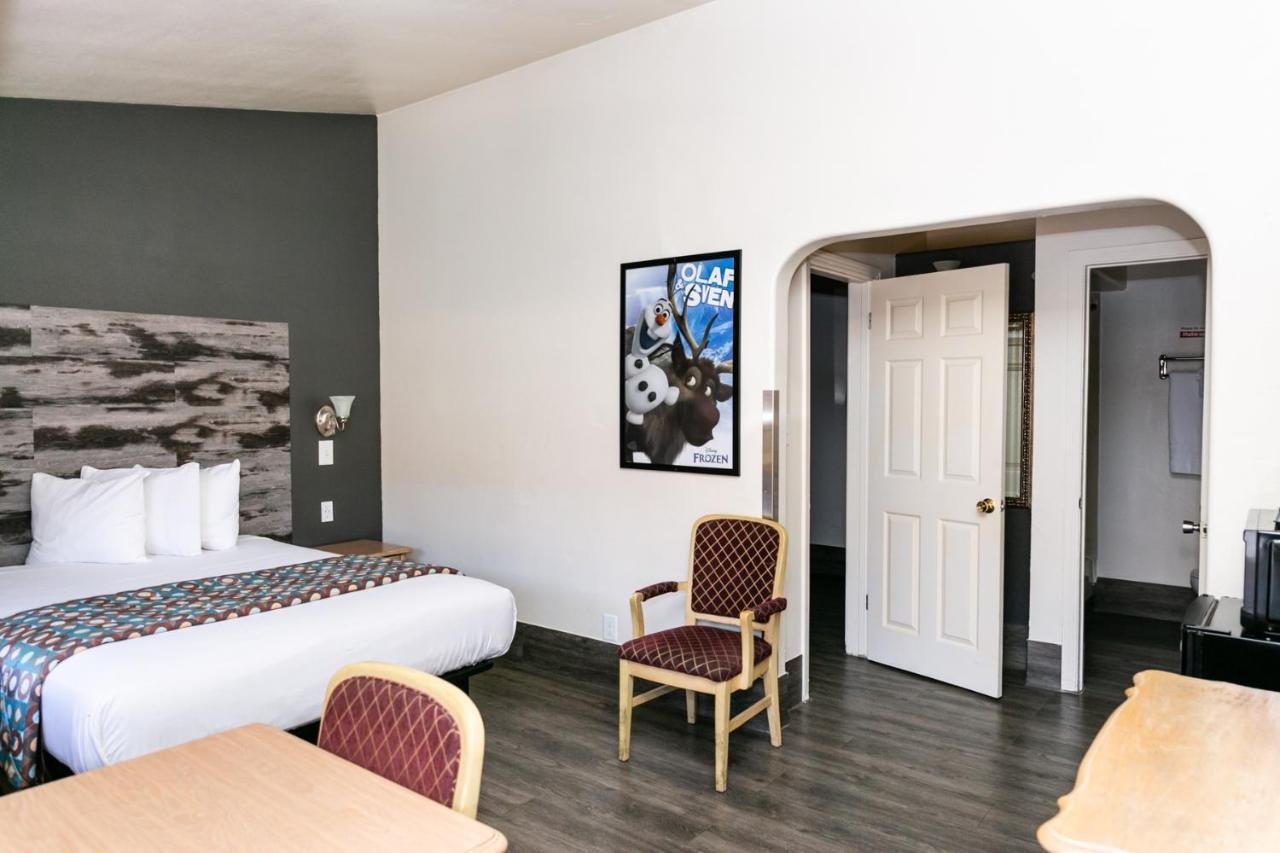 Anaheim Discovery Inn And Suites Exterior photo