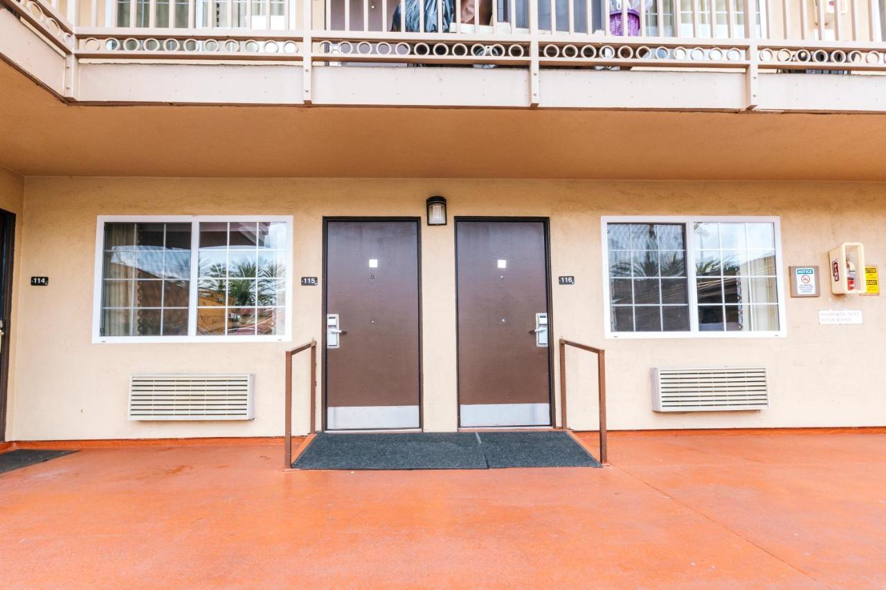 Anaheim Discovery Inn And Suites Exterior photo
